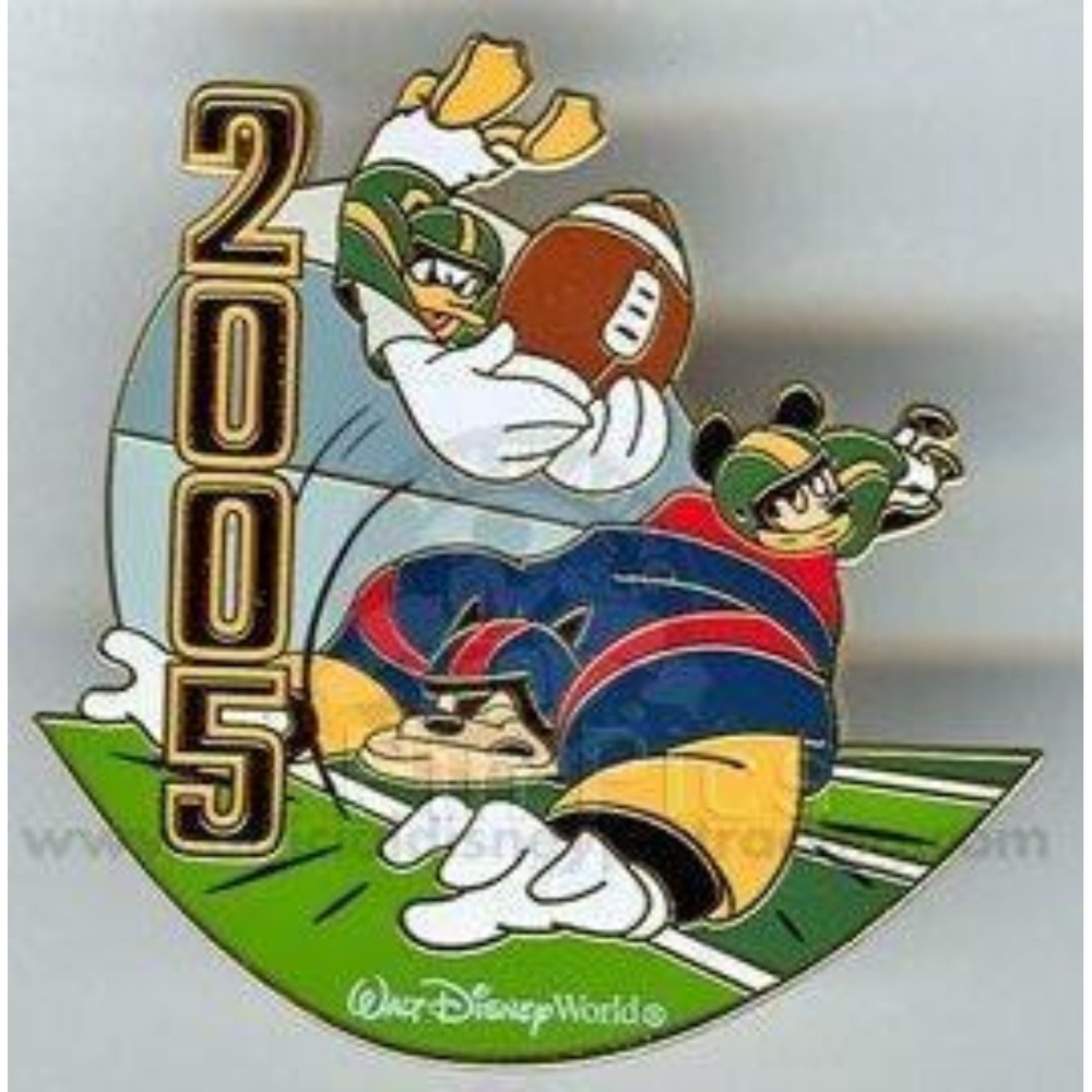 Vintage Disney Football 2005 Mickey Donald Pete Game Tackling LE Pin 36391‎